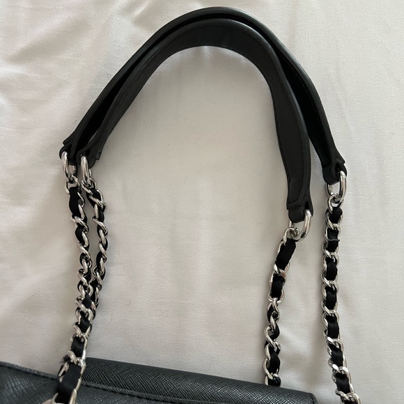 Guess Purse - Picture 3 of 8